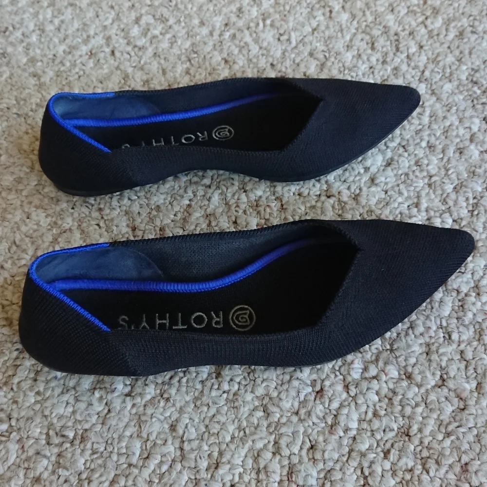 Rothy's the point Solid black flat size 7